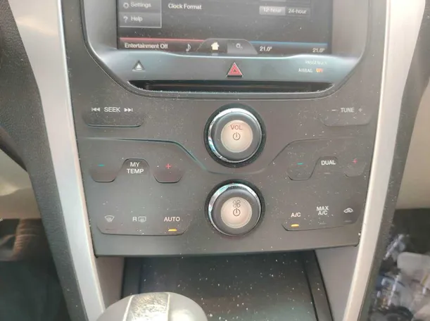 Car image 27