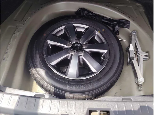 Car image 30