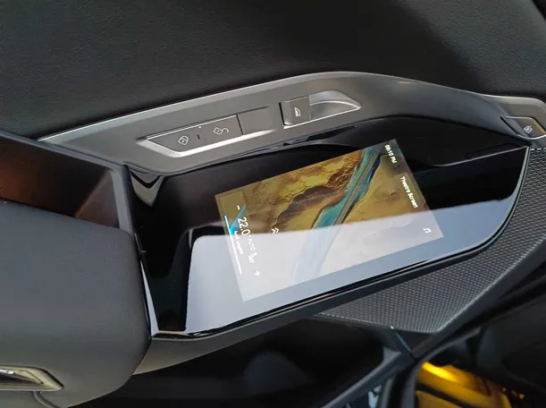 Car image 32