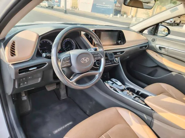 Car image 13
