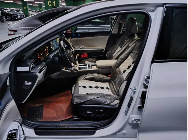 Car image 13