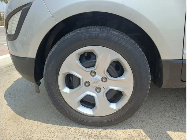 Car image 9