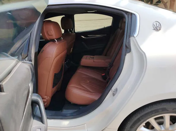 Car image 14