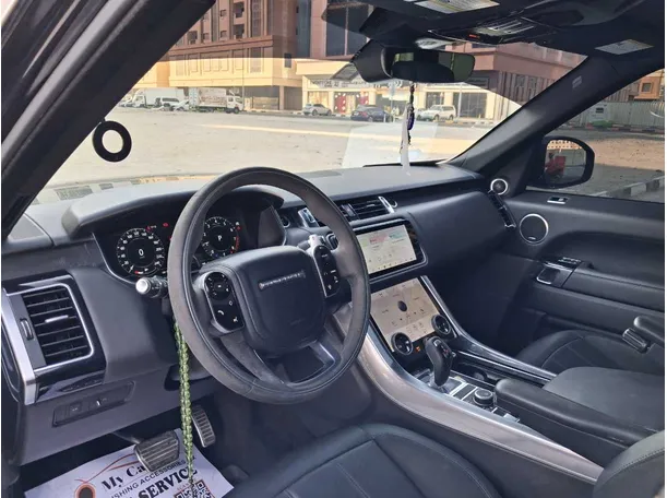 Car image 11