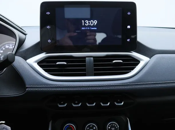 Car image 5