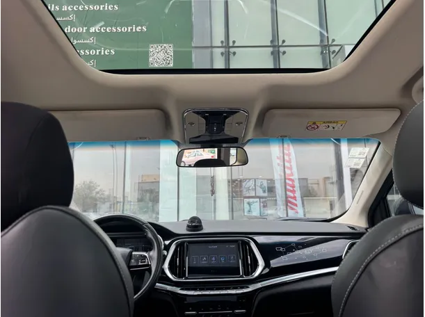 Car image 14