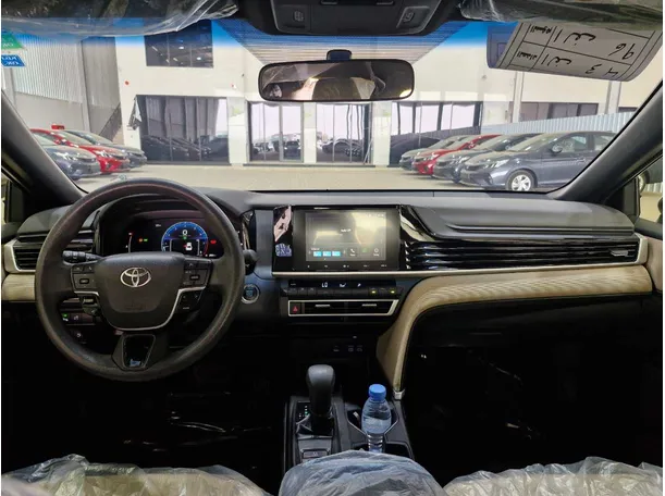 Car image 9