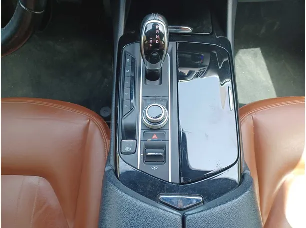 Car image 13