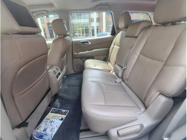 Car image 13