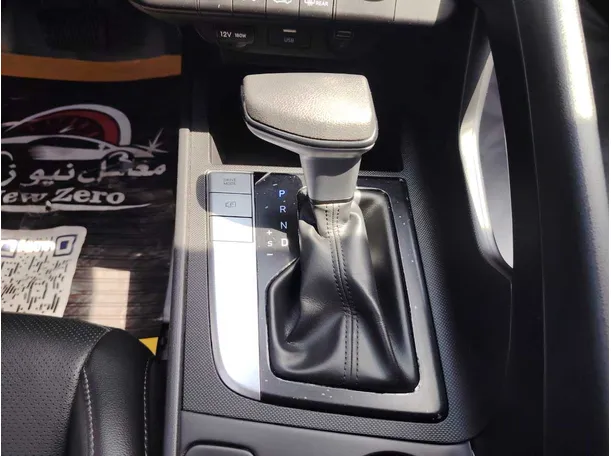 Car image 19
