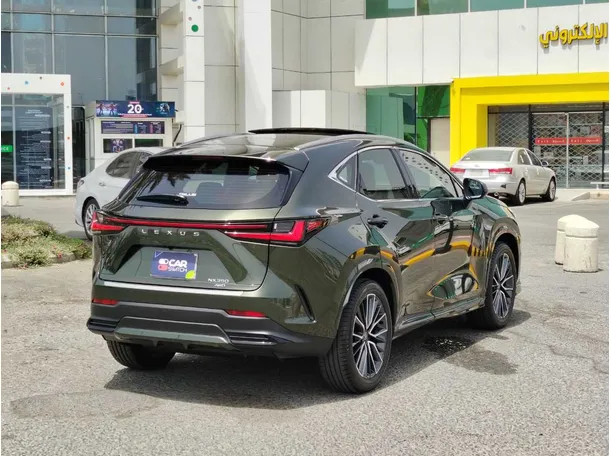 Car image 5