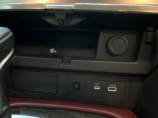 Car image 32