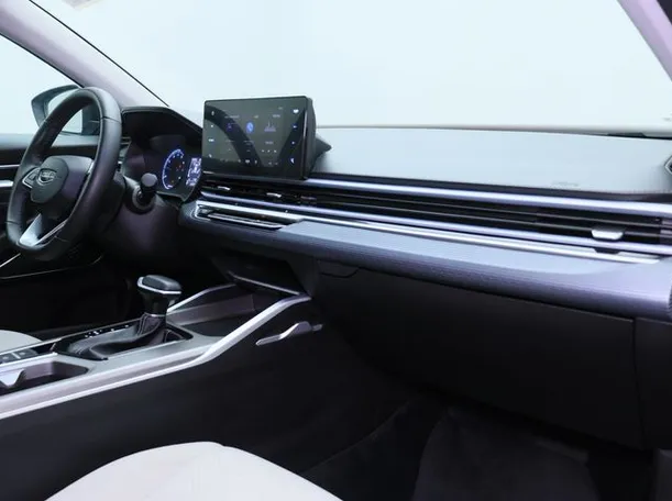 Car image 10