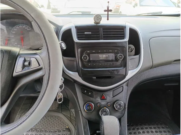 Car image 16