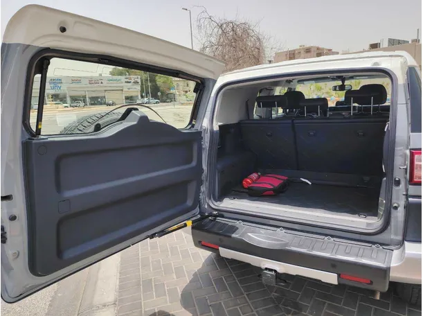 Car image 25
