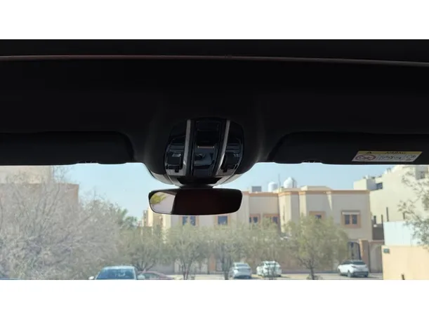 Car image 25