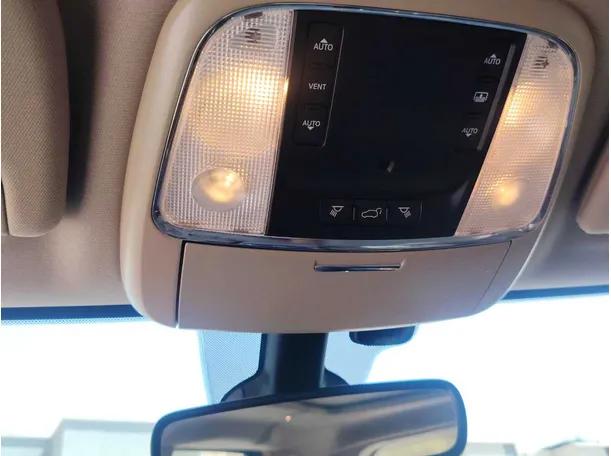 Car image 28