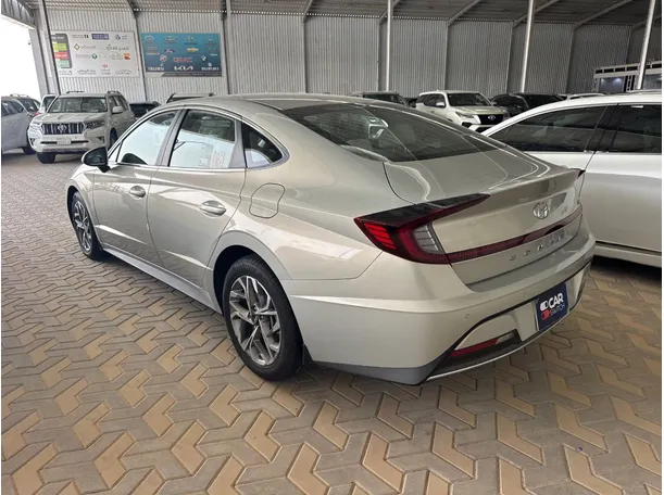 Car image 6