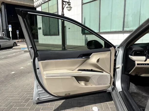 Car image 10