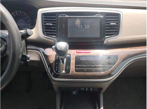 Car image 18