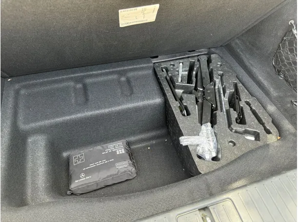 Car image 26