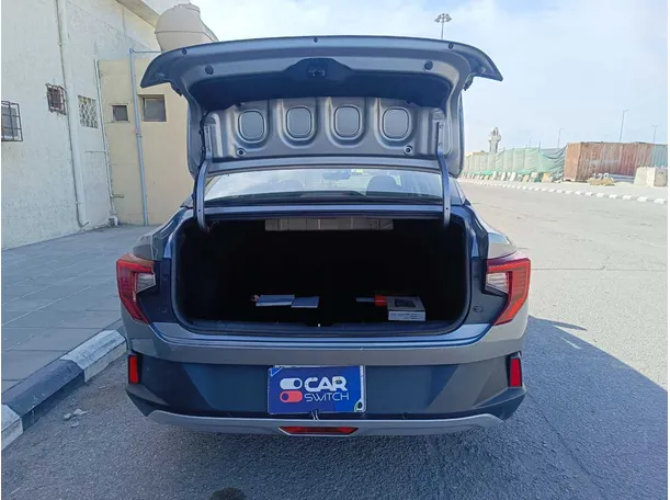 Car image 26