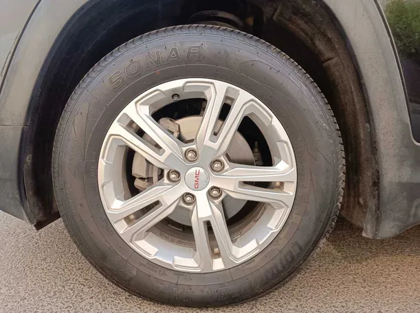 Car image 10