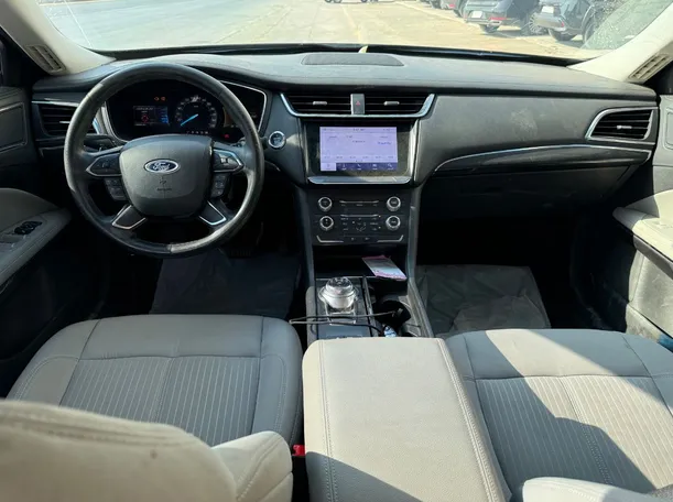 Car image 16