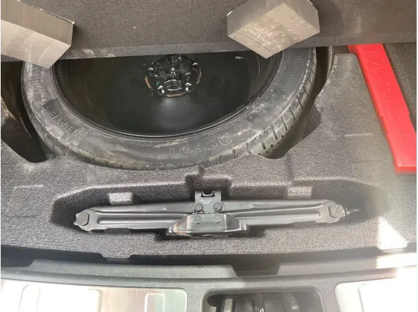 Car image 24
