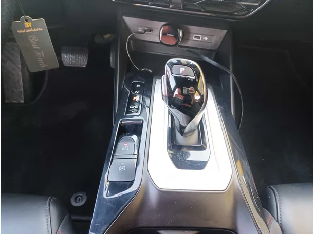 Car image 14