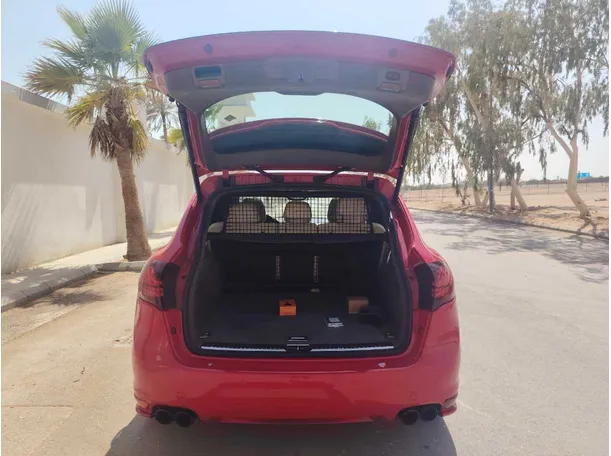 Car image 26
