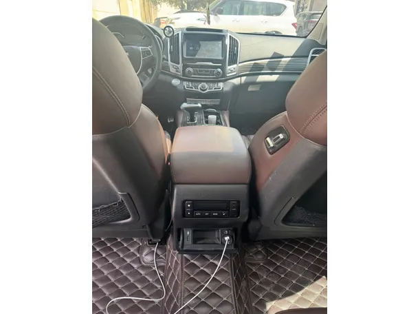 Car image 20