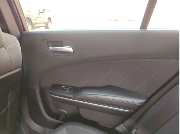 Car image 34