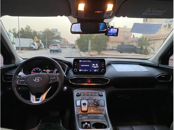 Car image 16