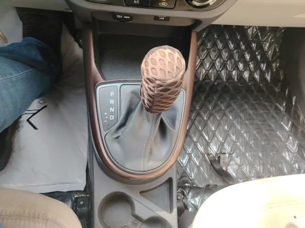 Car image 24