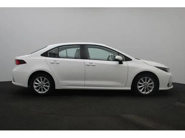 Car image 13