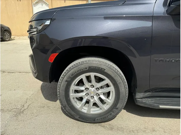 Car image 9