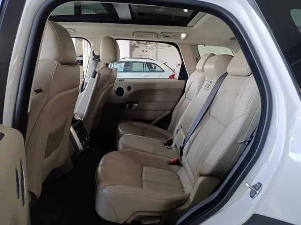 Car image 13