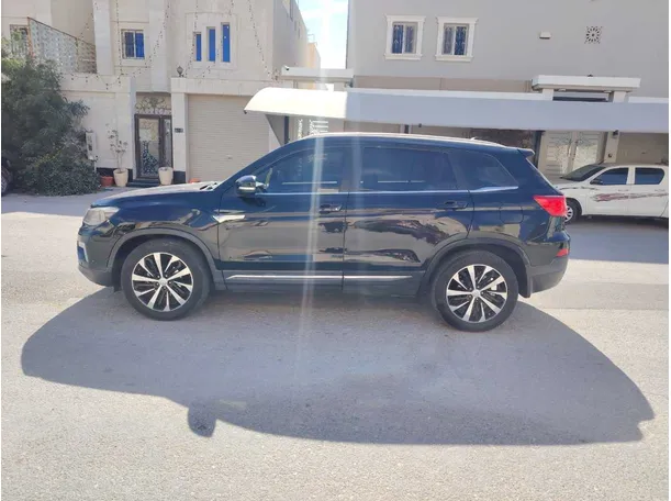 Car image 8
