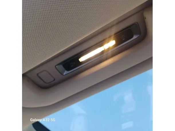 Car image 29