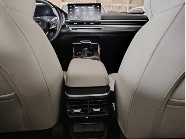 Car image 27