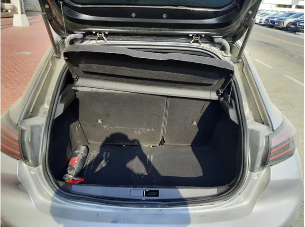 Car image 15