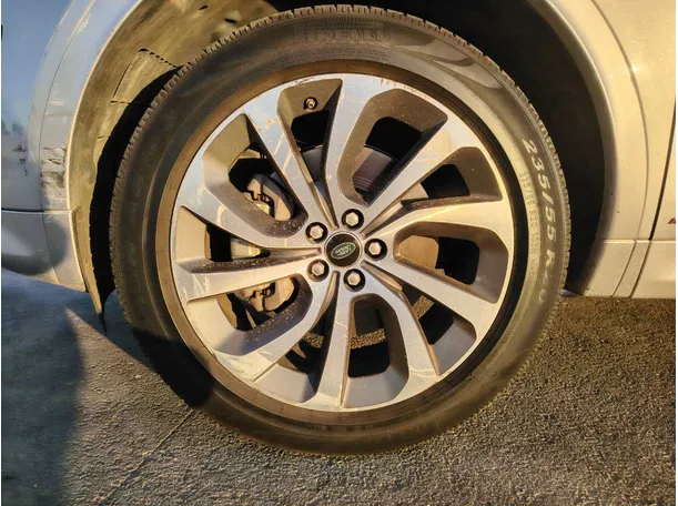 Car image 9