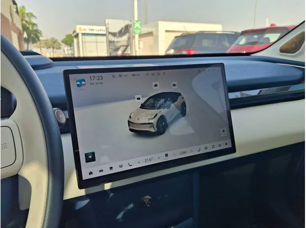 Car image 17