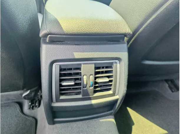 Car image 32