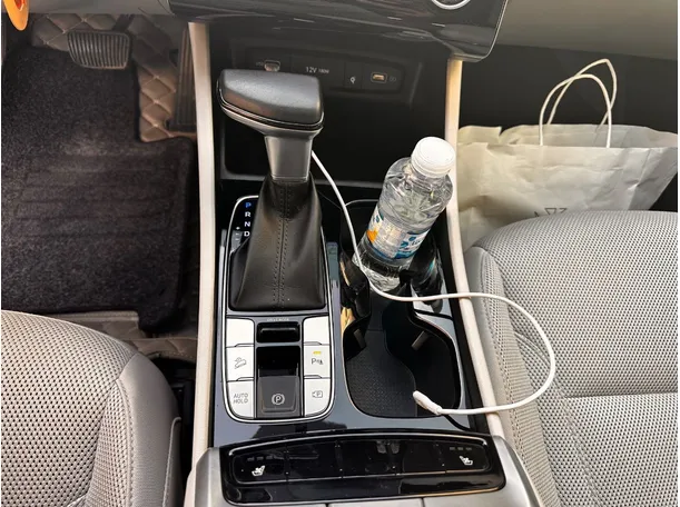Car image 19