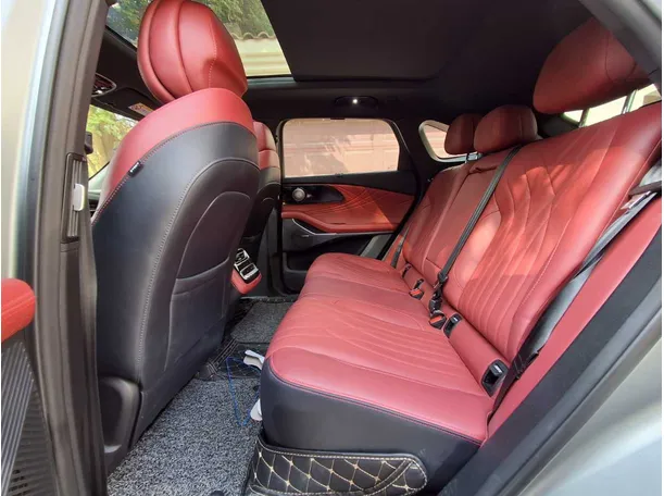 Car image 13