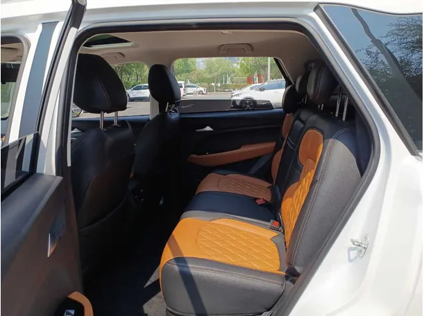 Car image 13