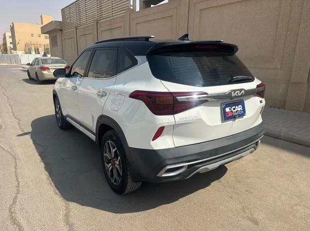 Car image 7
