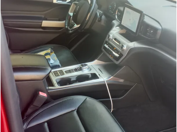 Car image 9